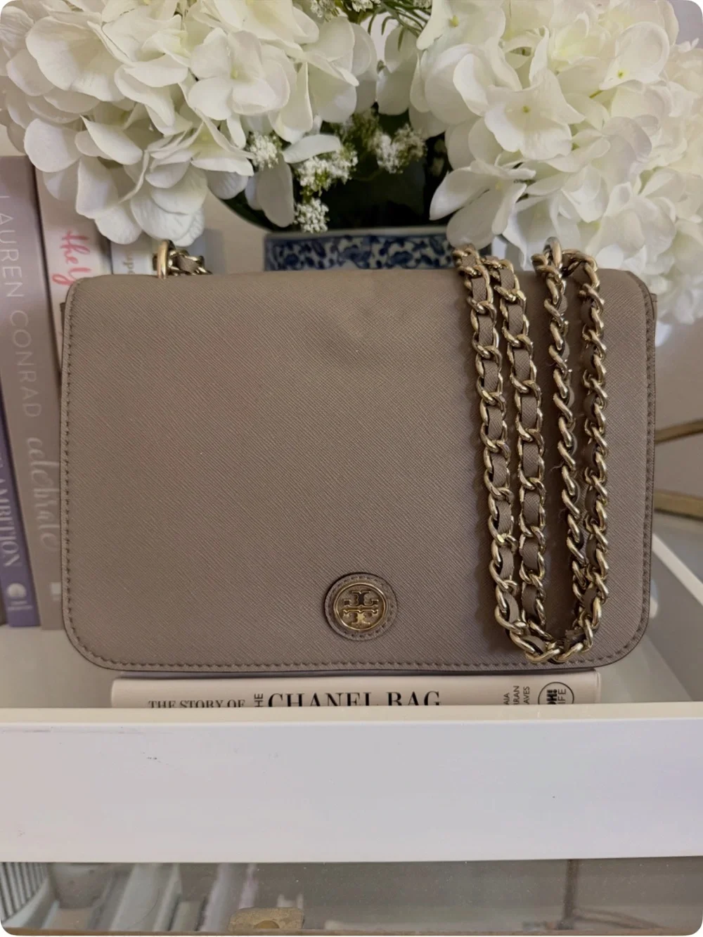Tory BurchRobinson Saffino Leather Crossbody with Gold Chain